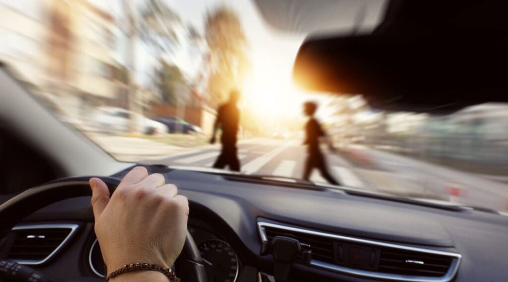 Gefährliche Situation durch Missachtung des Fussgängerstreifens.